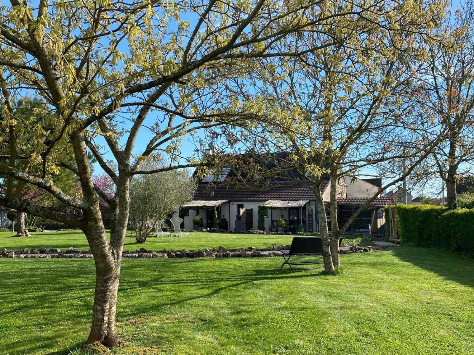 Gite Et Studios Les Barongeres Farges-les-Chalon Exterior foto