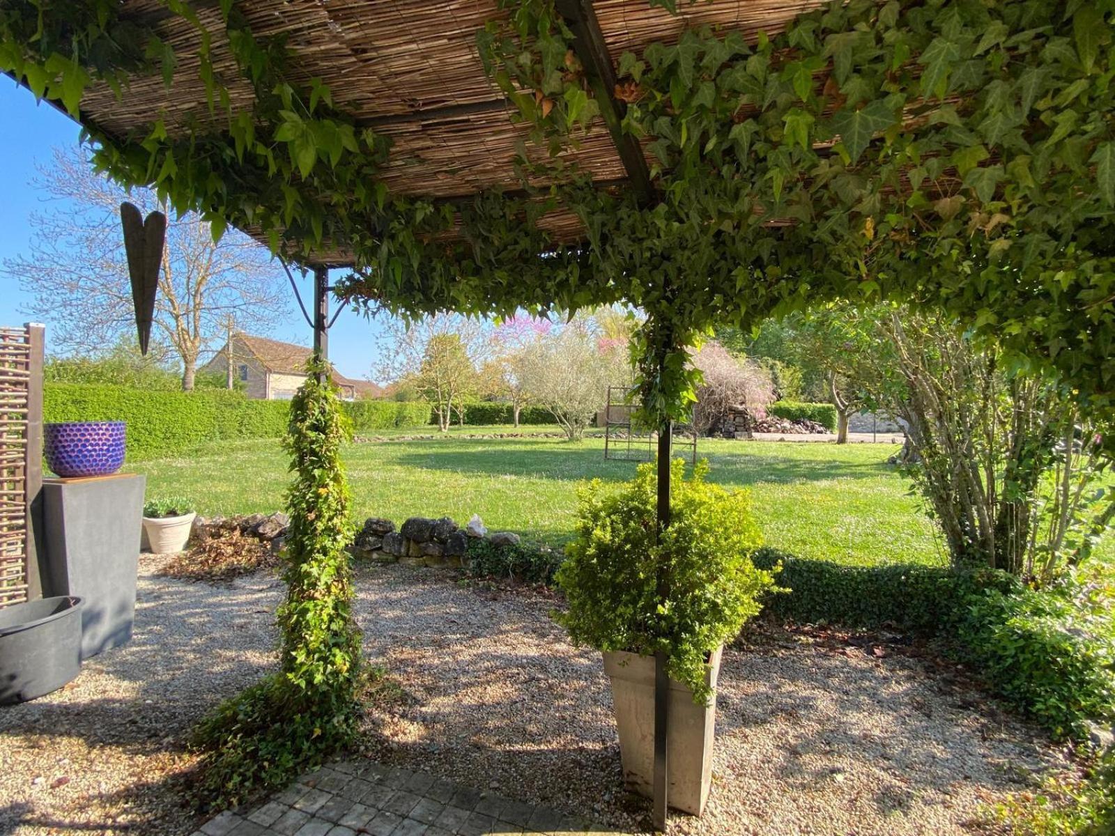 Gite Et Studios Les Barongeres Farges-les-Chalon Exterior foto