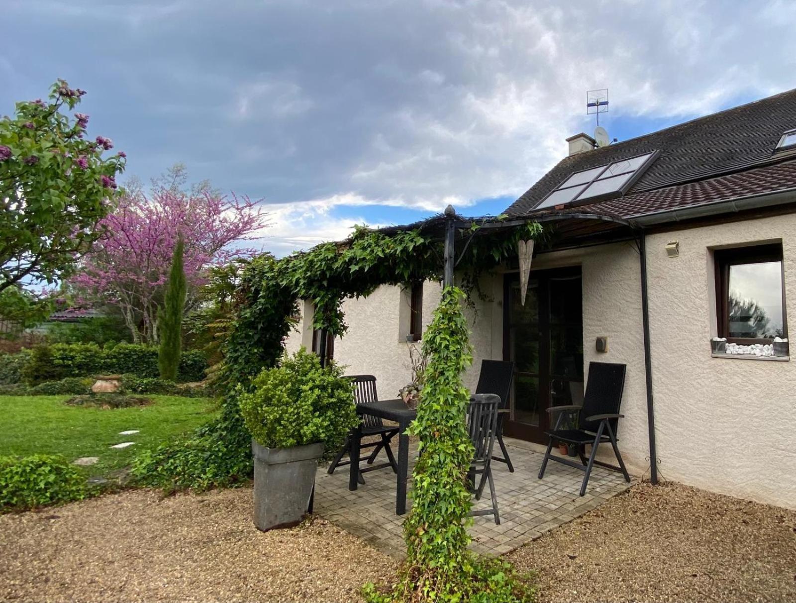 Gite Et Studios Les Barongeres Farges-les-Chalon Exterior foto